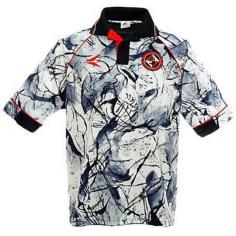 12. Dundee United, 1993. Kijk vooral niet te lang, want voor je het weet bestaat heel het shirts uit monsters.
